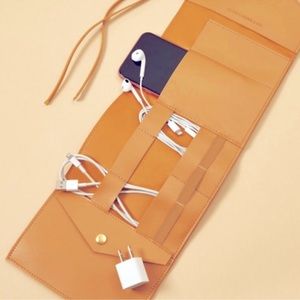 NWT Glass Ladder And Co Katherine Vegan Leather Tech Organizer Roll